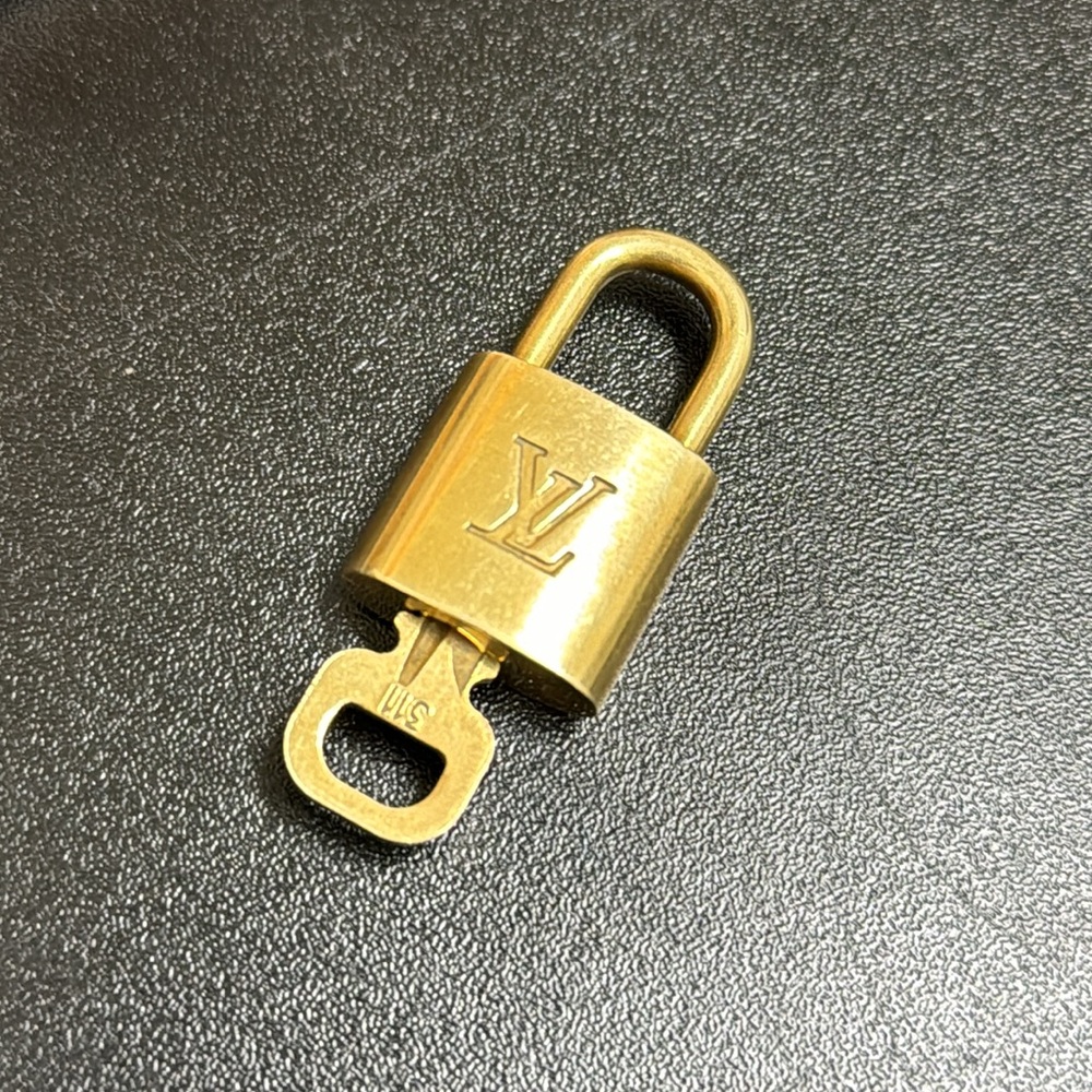 Authentic 311 Louis Vuitton Gold Jewelry Padlock Accessory lock & Key matching!